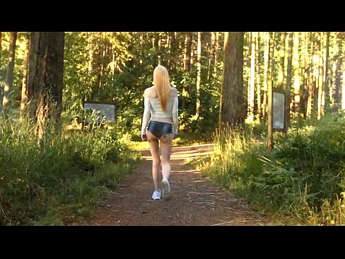 ❤️ Vakker kvinne beveger seg sakte, ikke nakenvideo ❌ Superporno hos oss ❤