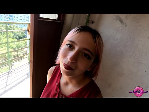 ❤️ Sensuell student suger en fremmed i utmarken - Cum On His Face ❌ Superporno hos oss ❤